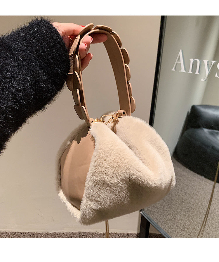 Autumn & Winter Small Furry Crossbody Handbag – Cozy and Stylish Women's Bag