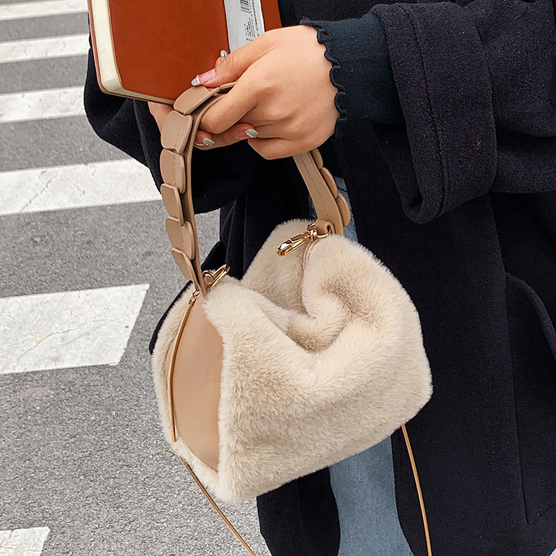 Autumn & Winter Small Furry Crossbody Handbag – Cozy and Stylish Women's Bag