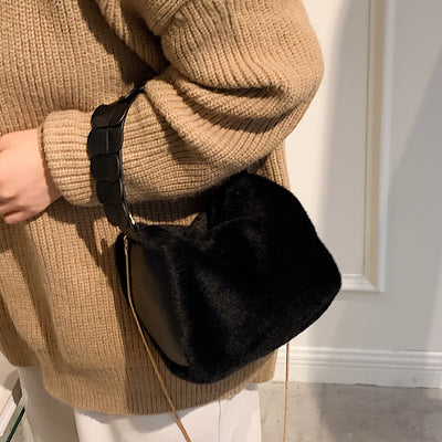 Autumn & Winter Small Furry Crossbody Handbag – Cozy and Stylish Women's Bag